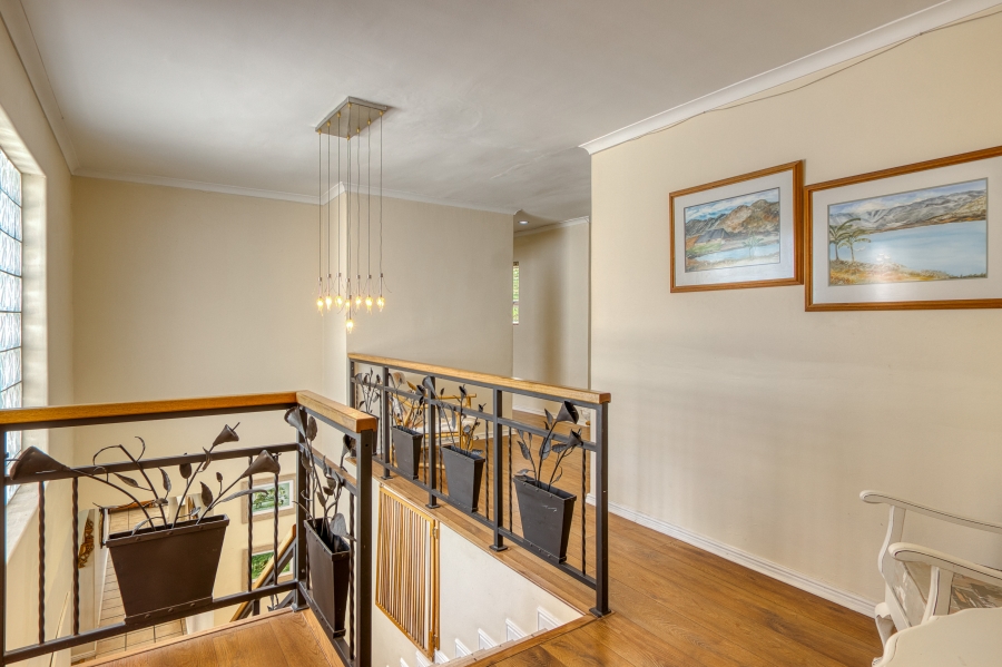 To Let 6 Bedroom Property for Rent in Greenways Golf Estate Western Cape